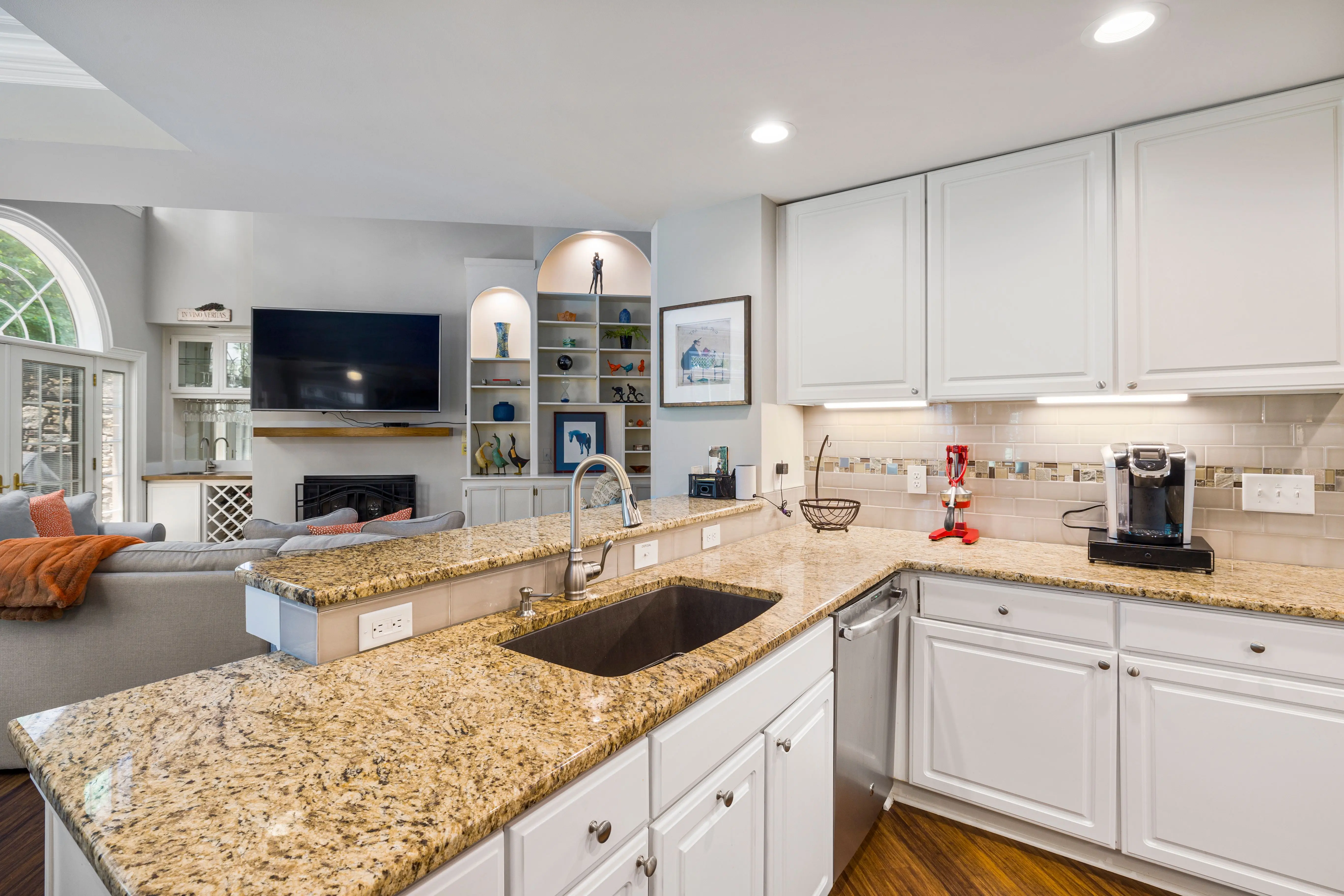 HOME & KITCHEN